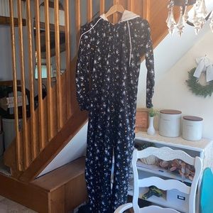 CLEAR OUT-EVERYTHING IS UNDER $10